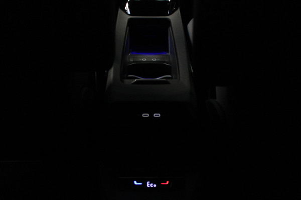 Volkswagen ID.4 Navi ACC Camera Warmtepomp PDC Stuurverwarm. Carplay 19" LM velgen Climate voor & achter Interieur voorverwarming & koeling