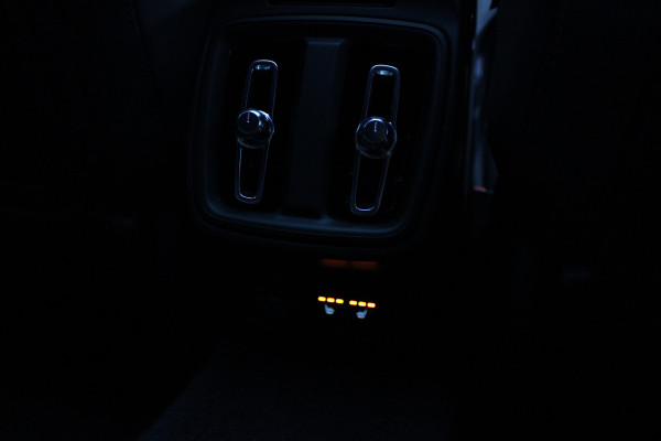 Polestar 2 Long Range Dual Motor 78 kWh Pano 360° Pilot ACC Alcantara Stuurverwarming Stoelverwarming voor & achter LM velgen