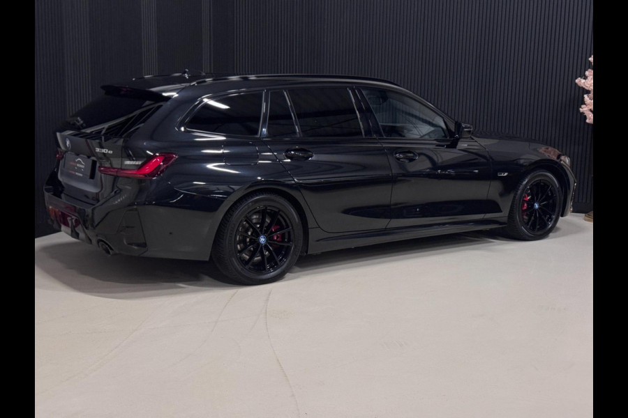 BMW 3 Serie Touring 330e M-SPORT | CARBON | LASERLIGHT | VEEL OPTIES!