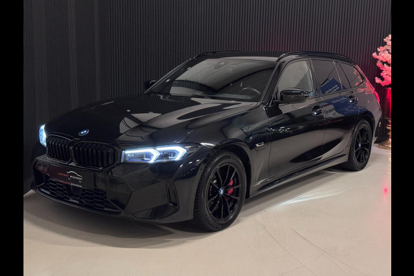BMW 3 Serie Touring 330e M-SPORT | CARBON | LASERLIGHT | VEEL OPTIES!