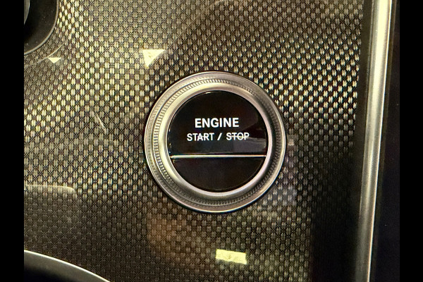 Mercedes-Benz C-Klasse Estate C300e AMG Line Plug-in hybride PANORAMADAK AIRCO CAMERA CRUISE SFEERVERLICHTING LEDER KEYLESS START