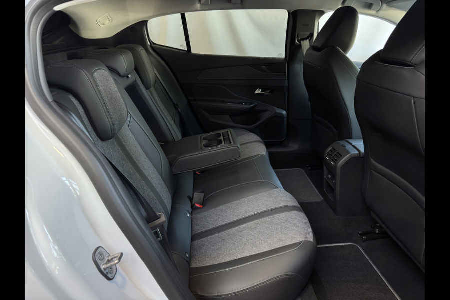 Peugeot 408 ALLURE 130 PK COMFORT XL.NAVI 180. CAMERA LED HALF LEER