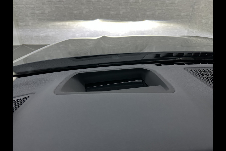 BMW 7 Serie 730d xDrive | Schuifdak | Massage | 360 Camera | Soft-Close | ACC | Laser-LED | Indiv. Leder | Luchtvering | Achterasbesturing | Comfortstoelen | Stoelventilatie | Head-Up | 4-Zone Clima | Keyless-Entry | Driving Assist Pro. | Sfeerverlichting |