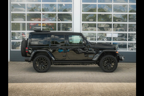 Jeep Wrangler Unlimited 4xe 380 Sahara | 22" Brute velgen | Uit voorraad leverbaar | MY25 | Sky One-Touch Power Soft Top | Geel kenteken !