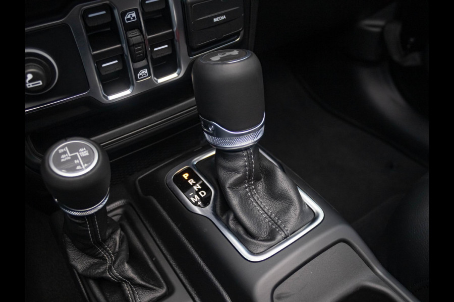 Jeep Wrangler Unlimited 4xe 380 Sahara | 22" Brute velgen | Uit voorraad leverbaar | MY25 | Sky One-Touch Power Soft Top | Geel kenteken !