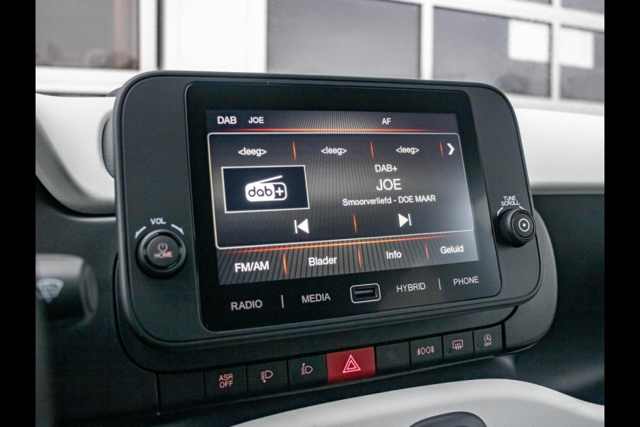 Fiat Panda Hybrid Pandina | Airco | Cruise | Priv Glass | Dakrails | 15" | PDC | Apple Carply | Bicolore