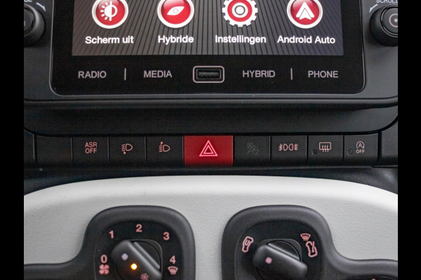 Fiat Panda Hybrid Pandina | Airco | Cruise | Priv Glass | Dakrails | 15" | PDC | Apple Carply | Bicolore