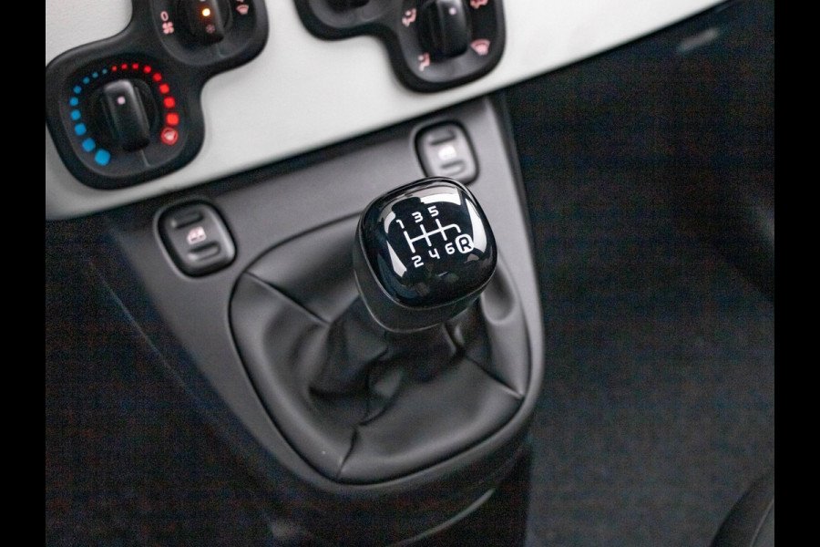 Fiat Panda Hybrid Pandina | Airco | Cruise | Priv Glass | Dakrails | 15" | PDC | Apple Carply | Bicolore