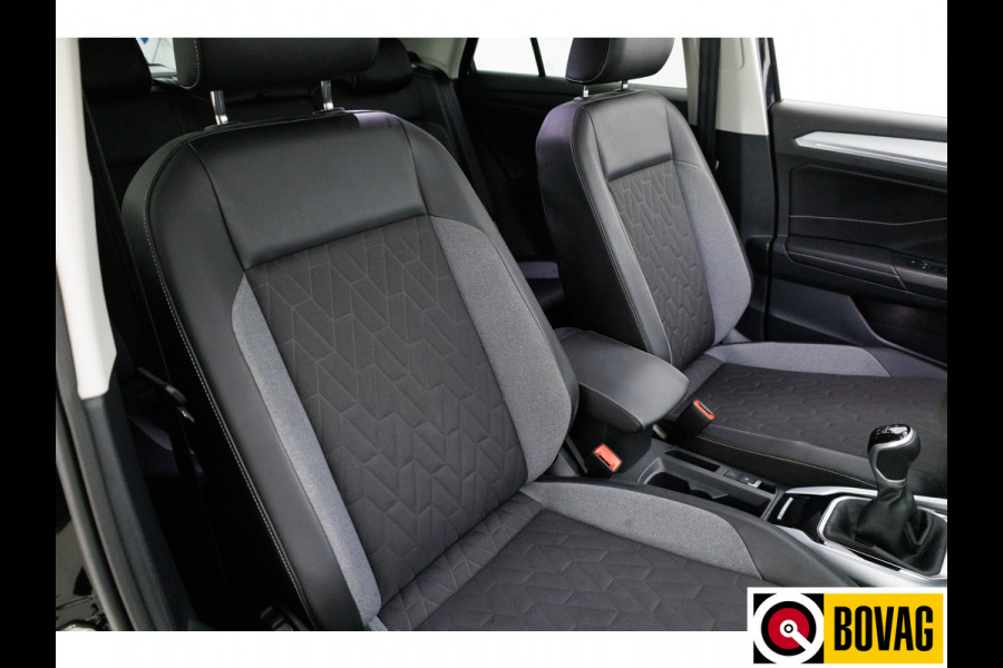 Volkswagen T-Roc 1.0 TSI Goal Edition | Stoelverw. | Apple Carplay / Android auto | PDC V+A | Adaptive cruise Travel Assist, Automatisch inparkeren, Climate control, all season banden, extra getint glas achter