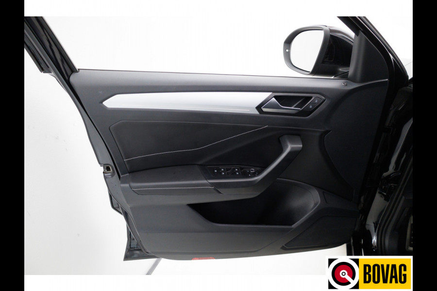 Volkswagen T-Roc 1.0 TSI Goal Edition | Stoelverw. | Apple Carplay / Android auto | PDC V+A | Adaptive cruise Travel Assist, Automatisch inparkeren, Climate control, all season banden, extra getint glas achter