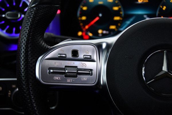 Mercedes-Benz A-Klasse 200 AMG Line Pano Sfeer Cam