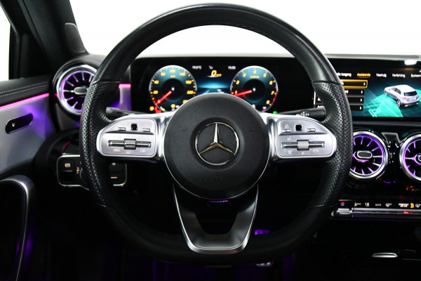 Mercedes-Benz A-Klasse 200 AMG Line Pano Sfeer Cam