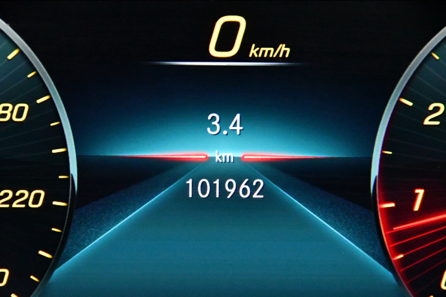 Mercedes-Benz A-Klasse 200 AMG Line Pano Sfeer Cam