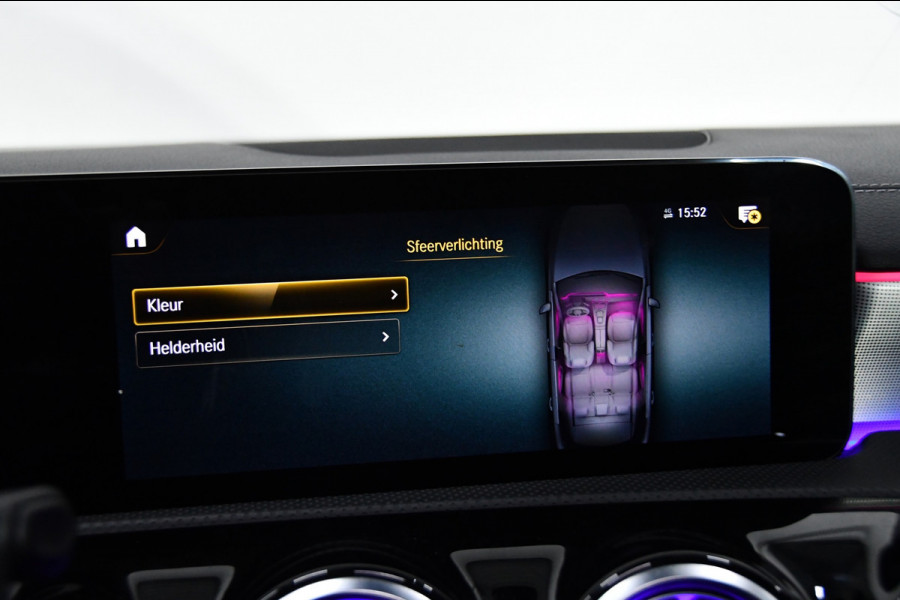 Mercedes-Benz A-Klasse 200 AMG Line Pano Sfeer Cam