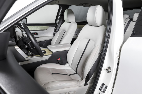 Mazda CX-60 2.5 e-SkyActiv PHEV Takumi | Dig.Cockpit | Adapt.Cruise | Winterpakket | PDC | Camera | NAV + App.Connect | ECC | Trekhaak | LM 21" |