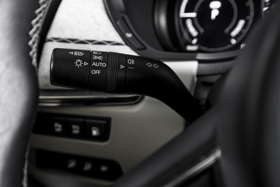 Mazda CX-60 2.5 e-SkyActiv PHEV Takumi | Dig.Cockpit | Adapt.Cruise | Winterpakket | PDC | Camera | NAV + App.Connect | ECC | Trekhaak | LM 21" |