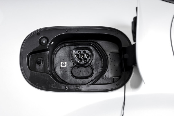 Mazda CX-60 2.5 e-SkyActiv PHEV Takumi | Dig.Cockpit | Adapt.Cruise | Winterpakket | PDC | Camera | NAV + App.Connect | ECC | Trekhaak | LM 21" |