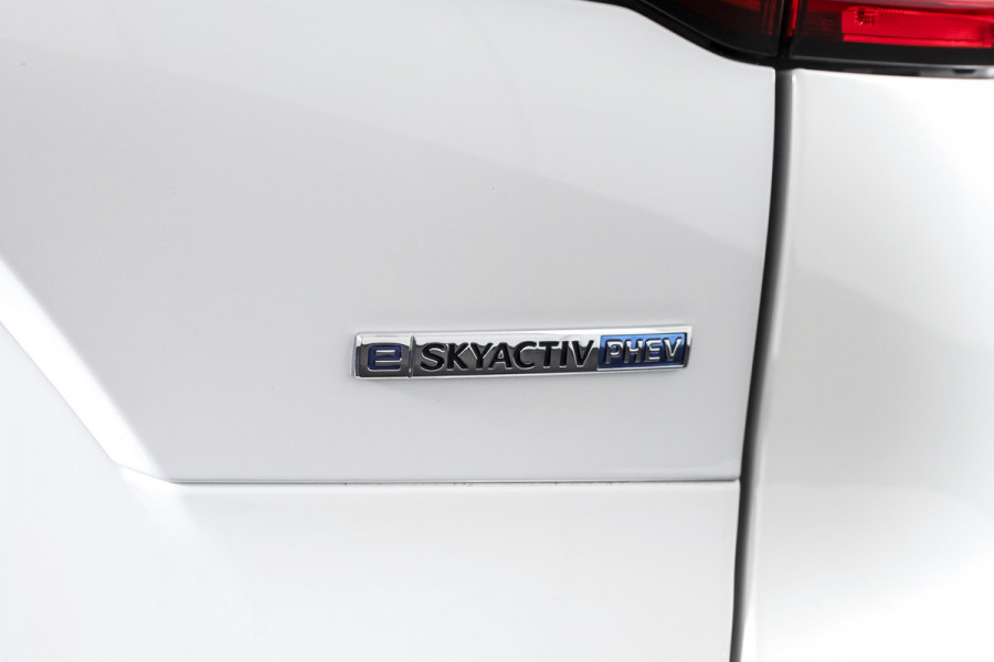 Mazda CX-60 2.5 e-SkyActiv PHEV Takumi | Dig.Cockpit | Adapt.Cruise | Winterpakket | PDC | Camera | NAV + App.Connect | ECC | Trekhaak | LM 21" |