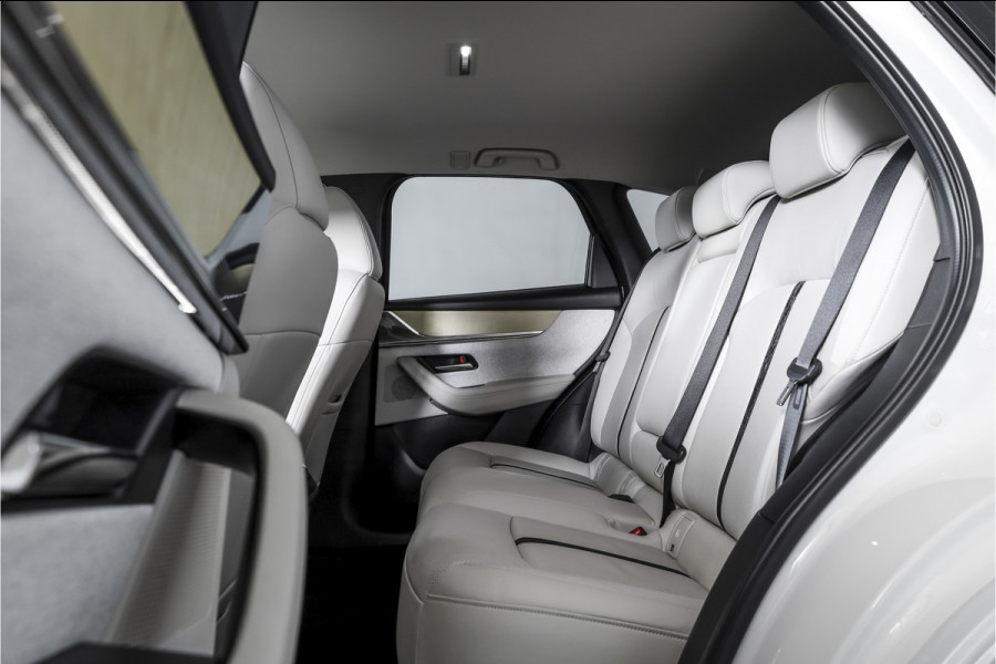 Mazda CX-60 2.5 e-SkyActiv PHEV Takumi | Dig.Cockpit | Adapt.Cruise | Winterpakket | PDC | Camera | NAV + App.Connect | ECC | Trekhaak | LM 21" |