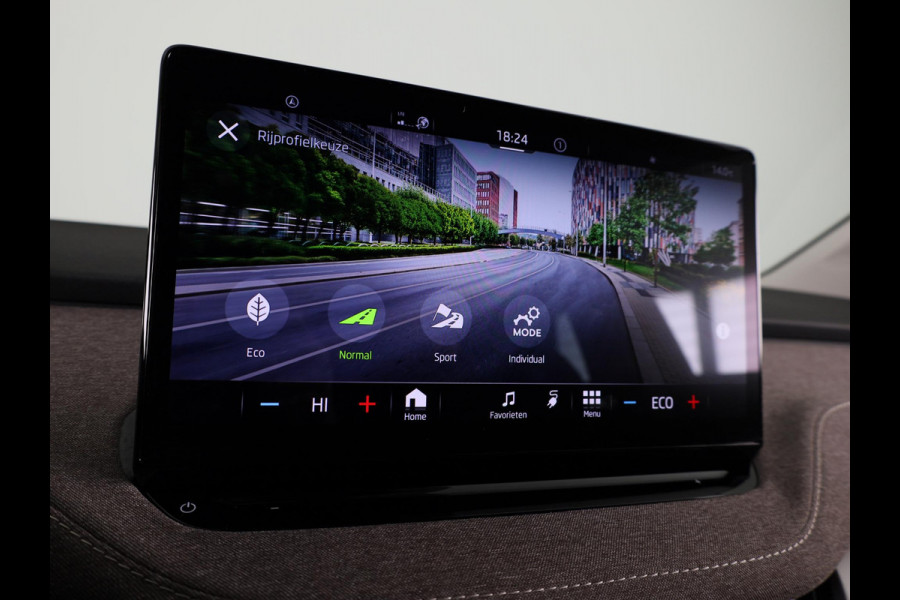 Škoda ENYAQ iV 80 204pk | Verwarmd sturuwiel | Wegklapare trekhaak | Warmtepomp | Parkeercamera