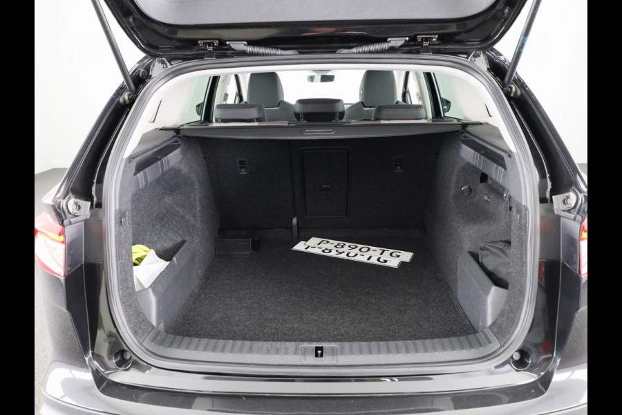 Škoda ENYAQ iV 80 204pk | Verwarmd sturuwiel | Wegklapare trekhaak | Warmtepomp | Parkeercamera