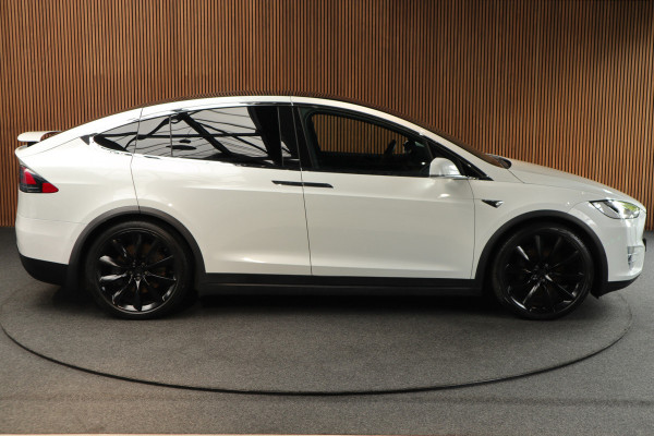 Tesla Model X Dual Motor AWD 7p. 100 kWh Autopilot Leer Navi ACC 360º Stoelverwarming voor & achter Memory Alcantara hemel Climate voor en achter PDC Softclose Afneembare trekhaak 22 inch LM velgen BTW auto