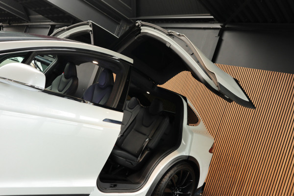 Tesla Model X Dual Motor AWD 7p. 100 kWh Autopilot Leer Navi ACC 360º Stoelverwarming voor & achter Memory Alcantara hemel Climate voor en achter PDC Softclose Afneembare trekhaak 22 inch LM velgen BTW auto