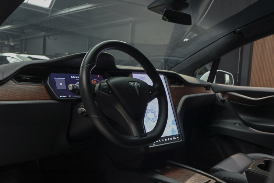 Tesla Model X Dual Motor AWD 7p. 100 kWh Autopilot Leer Navi ACC 360º Stoelverwarming voor & achter Memory Alcantara hemel Climate voor en achter PDC Softclose Afneembare trekhaak 22 inch LM velgen BTW auto