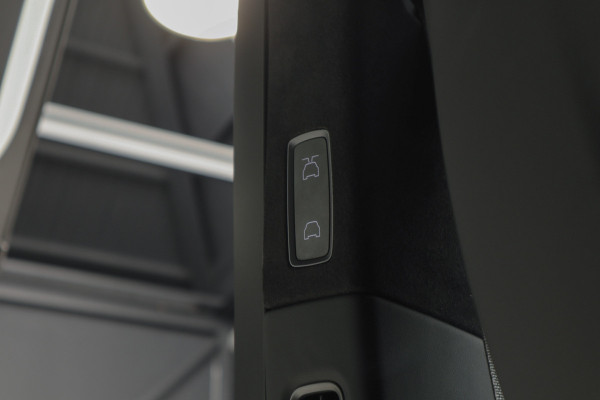 Tesla Model X Dual Motor AWD 7p. 100 kWh Autopilot Leer Navi ACC 360º Stoelverwarming voor & achter Memory Alcantara hemel Climate voor en achter PDC Softclose Afneembare trekhaak 22 inch LM velgen BTW auto