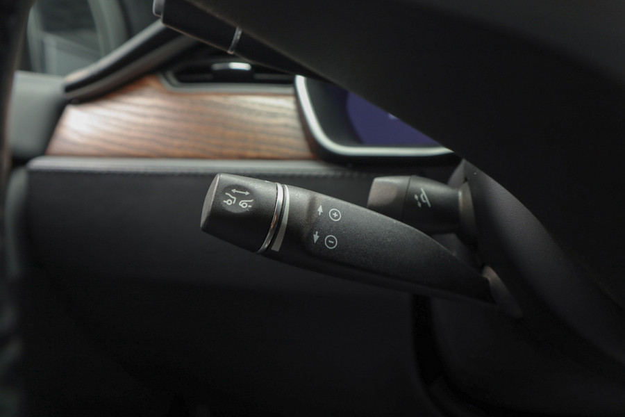 Tesla Model X Dual Motor AWD 7p. 100 kWh Autopilot Leer Navi ACC 360º Stoelverwarming voor & achter Memory Alcantara hemel Climate voor en achter PDC Softclose Afneembare trekhaak 22 inch LM velgen BTW auto