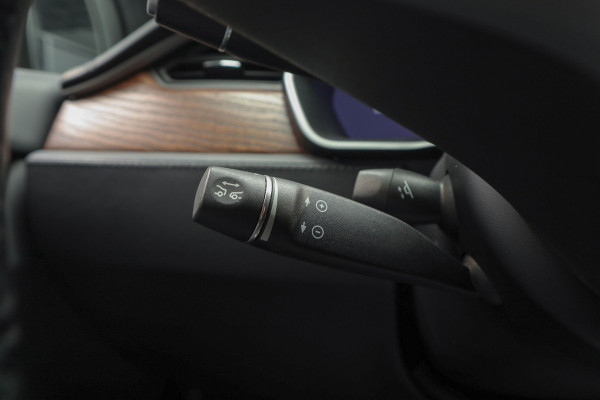 Tesla Model X Dual Motor AWD 7p. 100 kWh Autopilot Leer Navi ACC 360º Stoelverwarming voor & achter Memory Alcantara hemel Climate voor en achter PDC Softclose Afneembare trekhaak 22 inch LM velgen BTW auto