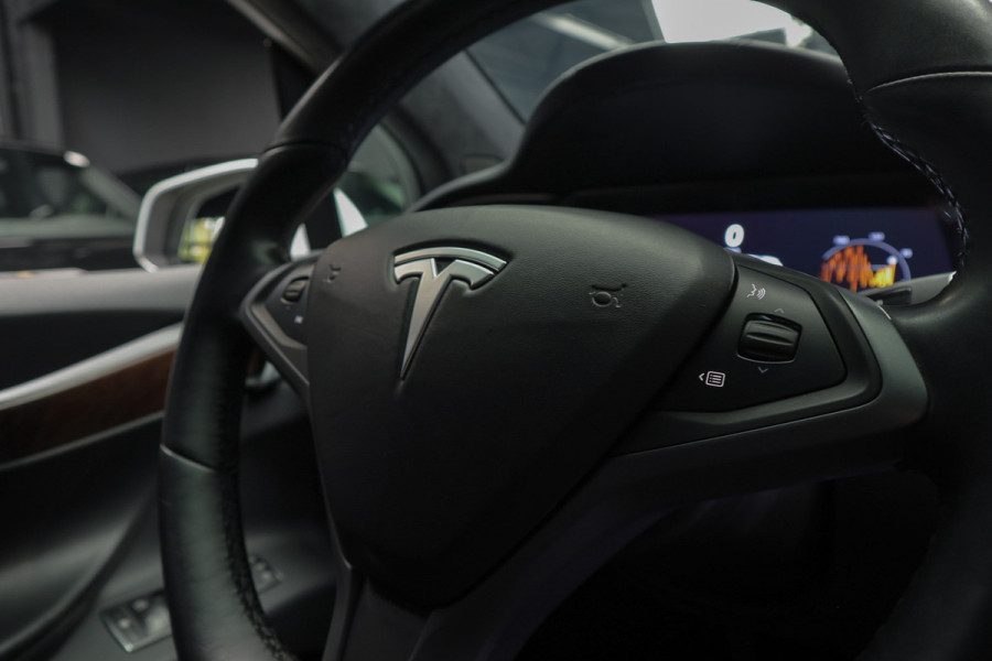 Tesla Model X Dual Motor AWD 7p. 100 kWh Autopilot Leer Navi ACC 360º Stoelverwarming voor & achter Memory Alcantara hemel Climate voor en achter PDC Softclose Afneembare trekhaak 22 inch LM velgen BTW auto