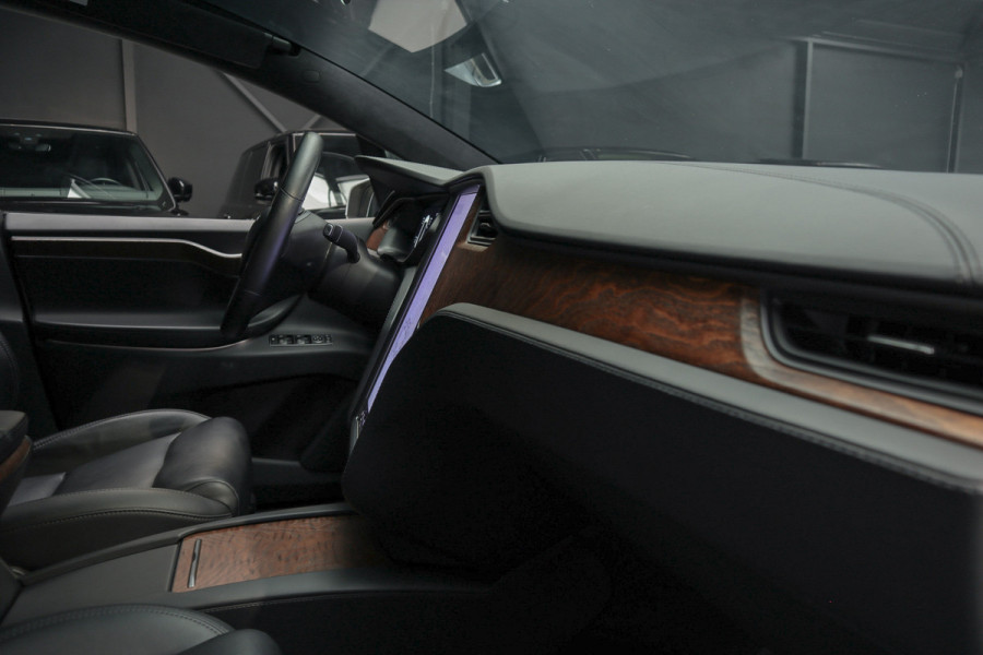 Tesla Model X Dual Motor AWD 7p. 100 kWh Autopilot Leer Navi ACC 360º Stoelverwarming voor & achter Memory Alcantara hemel Climate voor en achter PDC Softclose Afneembare trekhaak 22 inch LM velgen BTW auto