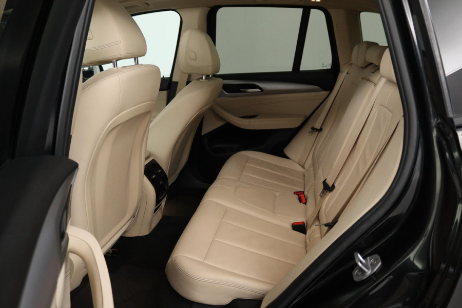 BMW X3 XDrive20i High Executive (PANORAMADAK, DIGITALE COCKPIT, NAVIGATIE, AUTOMAAT, PARKEERSENSOREN, DEALER ONDERHOUDEN)