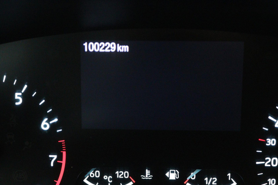 Ford FOCUS Wagon 1.0 EcoBoost ST Line Business (STOEL/STUUR VERWARMING, CRUISE CONTROL, LANE-ASSIST, PARKEERSENSOREN, NAVIGATIE)