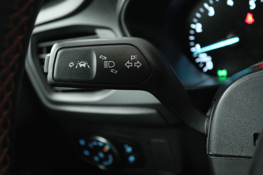 Ford FOCUS Wagon 1.0 EcoBoost ST Line Business (STOEL/STUUR VERWARMING, CRUISE CONTROL, LANE-ASSIST, PARKEERSENSOREN, NAVIGATIE)