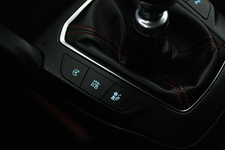 Ford FOCUS Wagon 1.0 EcoBoost ST Line Business (STOEL/STUUR VERWARMING, CRUISE CONTROL, LANE-ASSIST, PARKEERSENSOREN, NAVIGATIE)