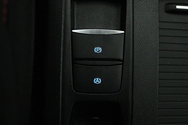 Ford FOCUS Wagon 1.0 EcoBoost ST Line Business (STOEL/STUUR VERWARMING, CRUISE CONTROL, LANE-ASSIST, PARKEERSENSOREN, NAVIGATIE)