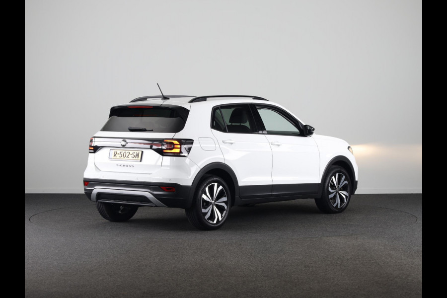 Volkswagen T-Cross 1.0 TSI Life 95 PK | Navigatie | Parkeersensoren voor en achter |