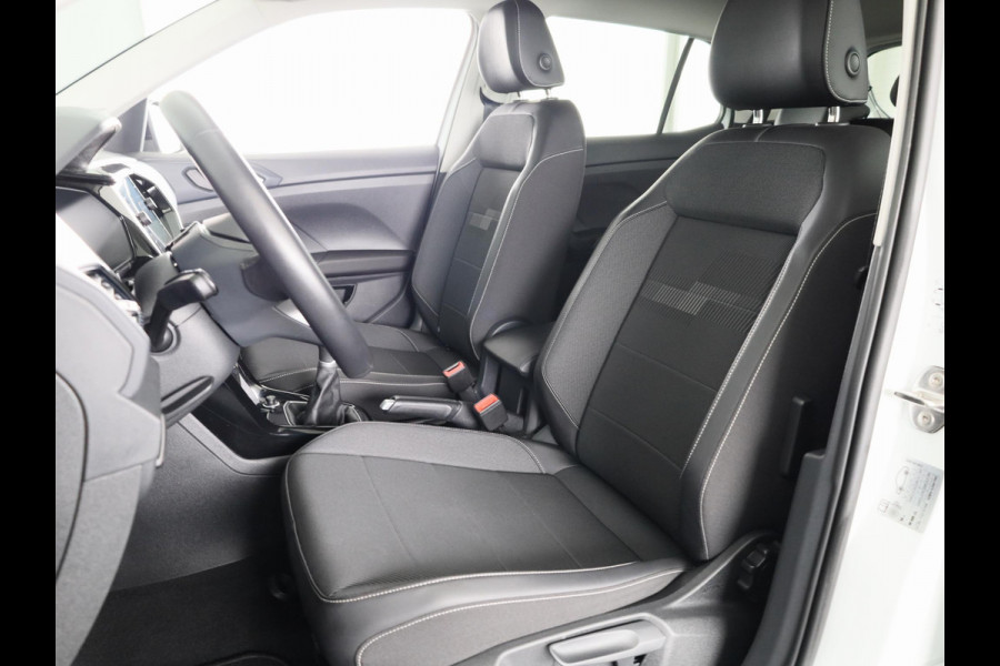 Volkswagen T-Cross 1.0 TSI Life 95 PK | Navigatie | Parkeersensoren voor en achter |