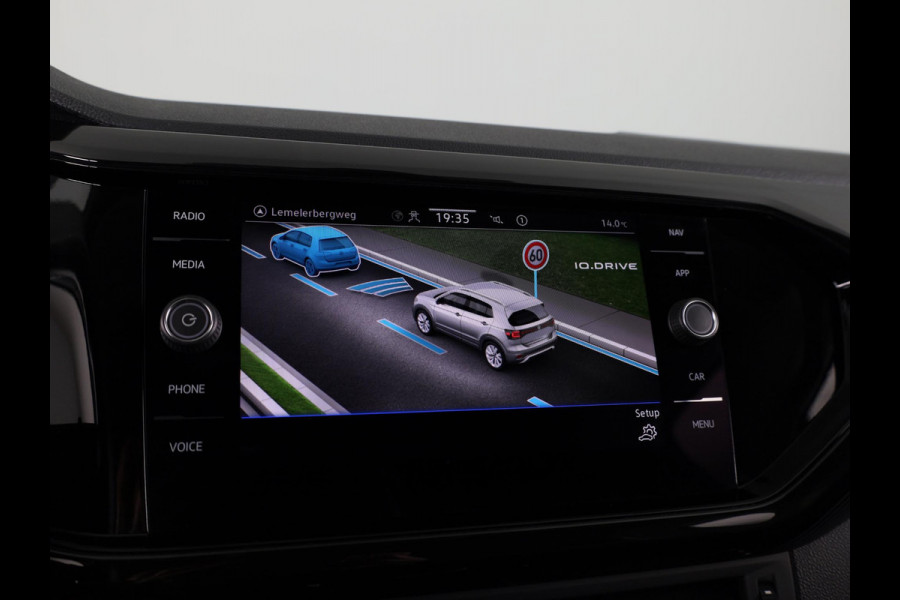 Volkswagen T-Cross 1.0 TSI Life 95 PK | Navigatie | Parkeersensoren voor en achter |