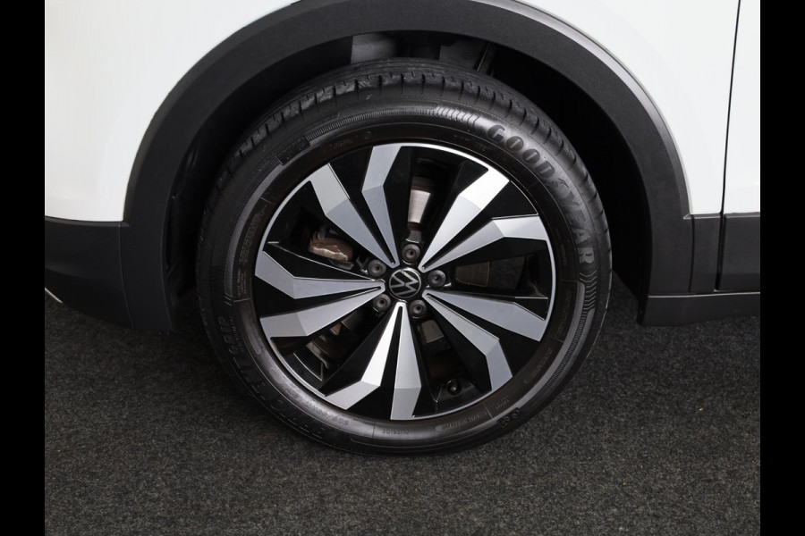 Volkswagen T-Cross 1.0 TSI Life 95 PK | Navigatie | Parkeersensoren voor en achter |