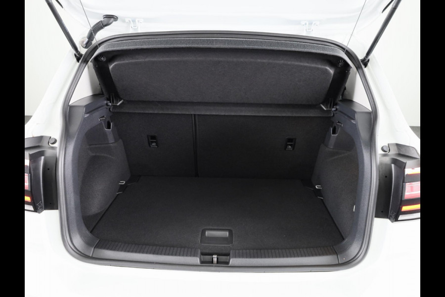 Volkswagen T-Cross 1.0 TSI Life 95 PK | Navigatie | Parkeersensoren voor en achter |