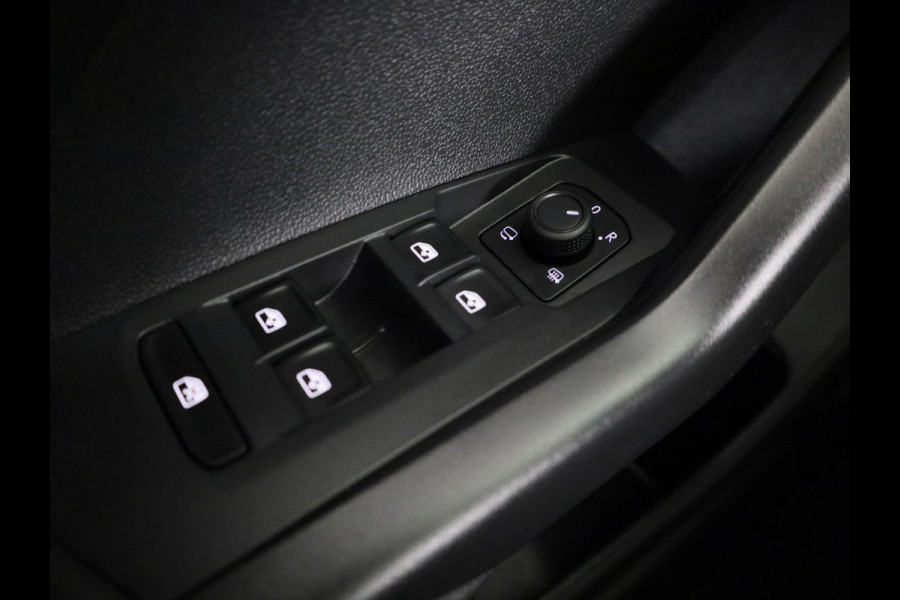 Volkswagen T-Cross 1.0 TSI Life 95 PK | Navigatie | Parkeersensoren voor en achter |