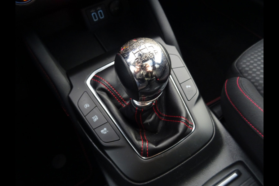 Ford Focus 1.0 EcoBoost Hybrid ST Line X * PANORAMADAK * CARPLAY !!