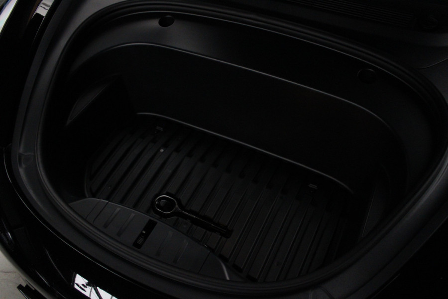 Tesla Model 3 RWD Nieuw Autopilot ACC Stuurverwarm. PDC Leer Navi Panoramadak 360° Elektr. achterklep Stoelverwarming voor & achter Climate voor & achter LM velgen BTW auto! Nieuw!