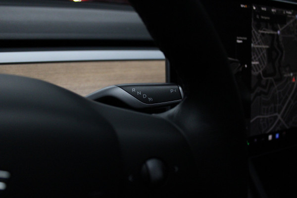 Tesla Model 3 RWD Autopilot ACC Stuurverwarm. PDC Leer Navi Panoramadak 360° Elektr. achterklep Stoelverwarming voor & achter Climate voor & achter LM velgen BTW auto! Nieuw!