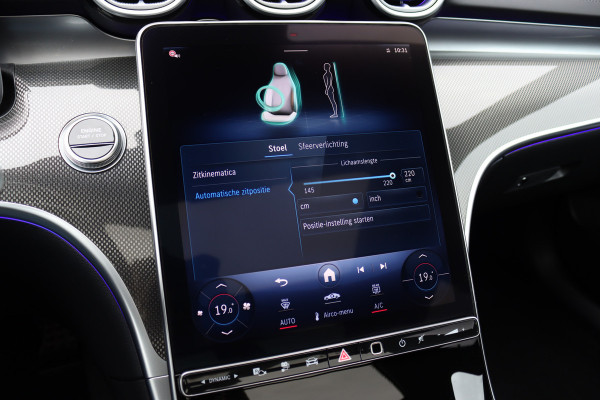 Mercedes-Benz C-Klasse Estate 300 e AMG Line Aut9 | Panoramadak | Distronic | Memory | Trekhaak | Leder | Camera | Sfeerverlichting | Dodehoekassistent | Stoelverwarming | High Perf. LED |