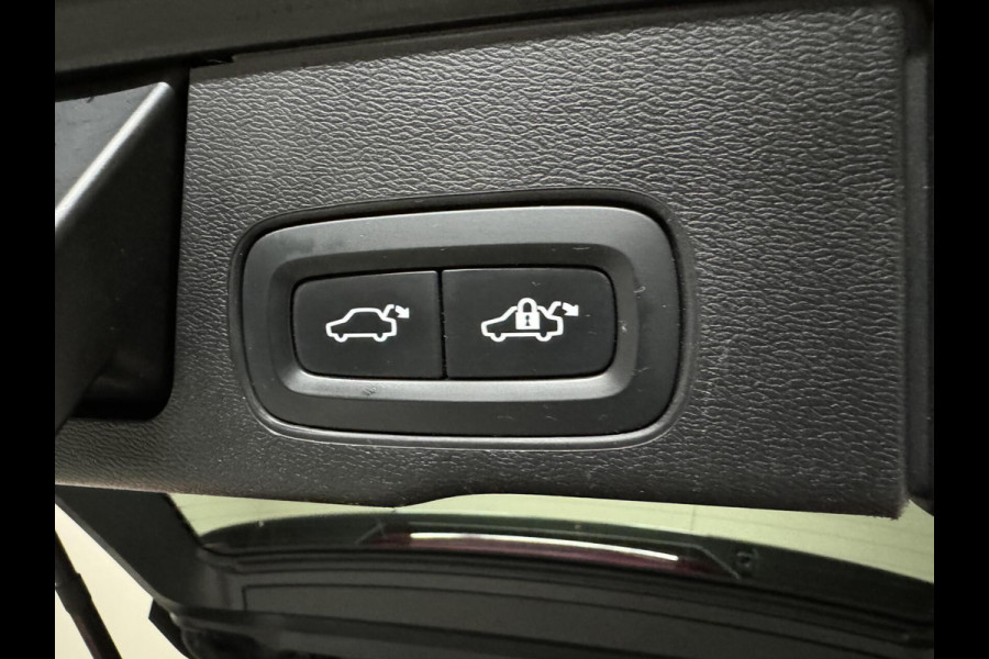 Volvo XC60 2.0 Recharge T6 AWD Ultimate Dark Pano H/D 360° HUD Trekh.