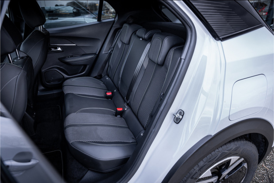 Peugeot e-2008 EV GT 54 kWh ** Camera ** Navigatie ** Rijbereik tot 568km (WLTP)